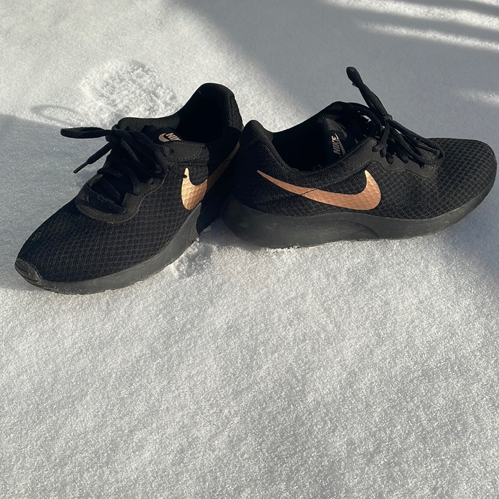 Nike Women’s Tanjun Sneakers